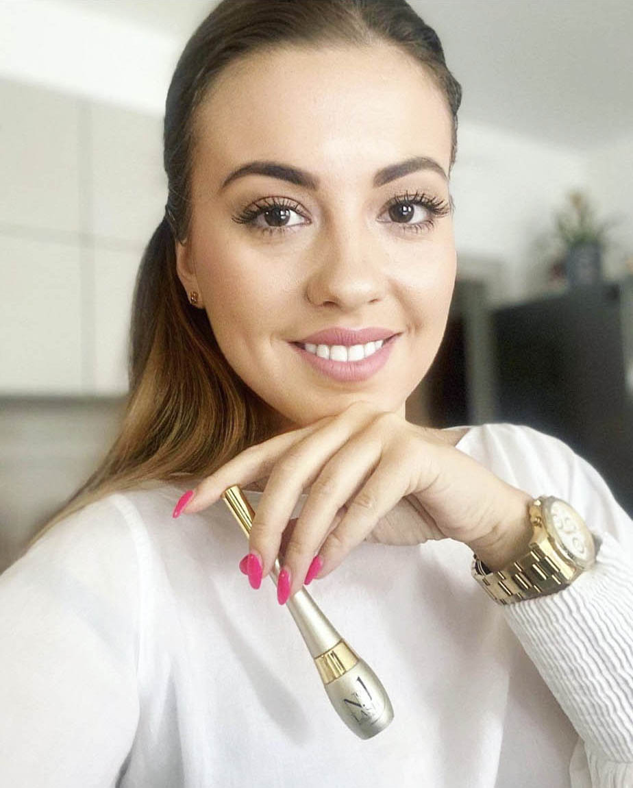 No1 Lash Michaela Peštiová